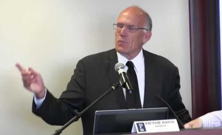  Victor Davis Hanson’s Income